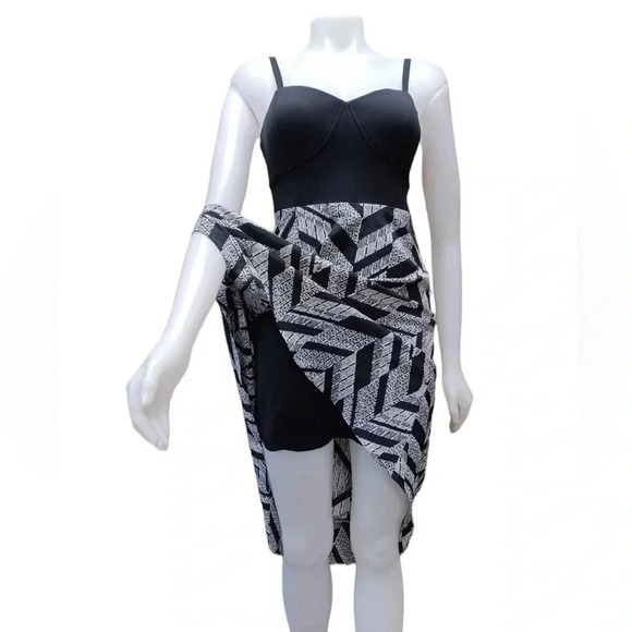 Guess Sleeveless Halter Hi Lo Black & White  Dress Size 4 - Picture 4 of 11